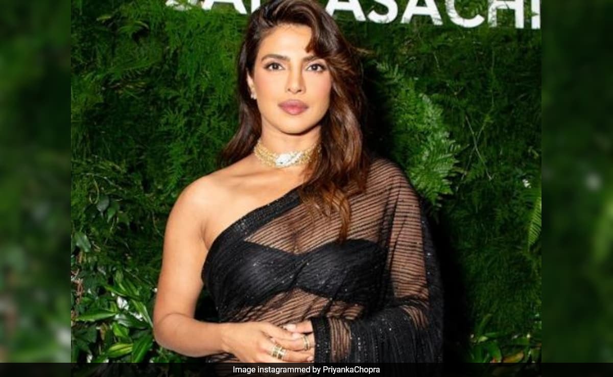 Priyanka Chopra Looks Drop Dead Gorgeous In A Black Saree At Beverly Hills Event Celtalks 